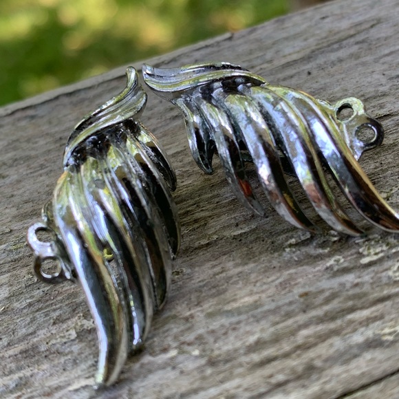 Vintage Earring Lot, in fair condition in need of repairs. Clip ons - Picture 6 of 6